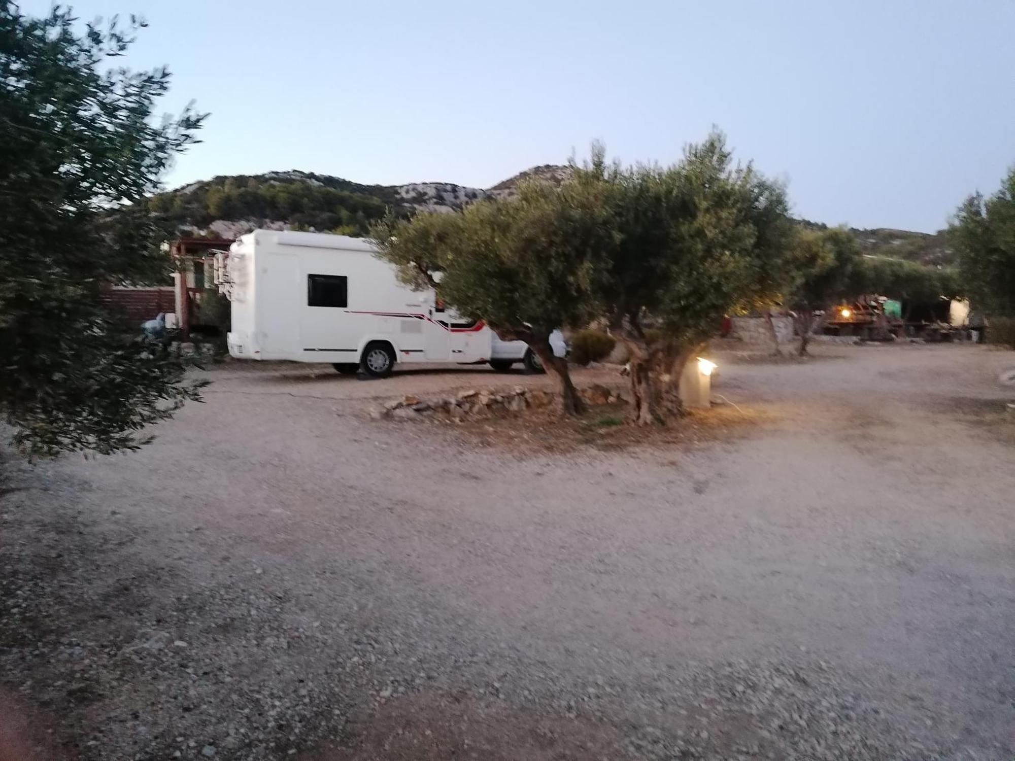 Отель Camp Kopito Хвар Экстерьер фото