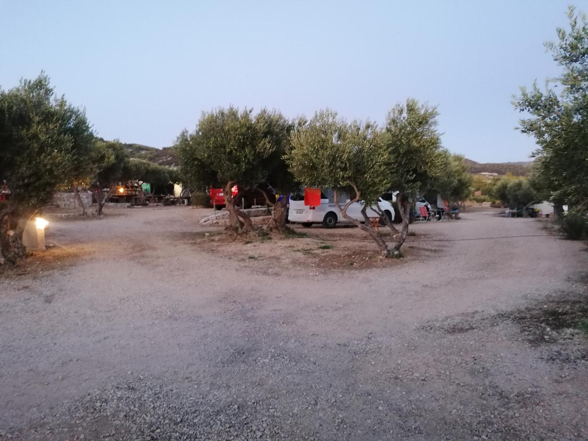 Отель Camp Kopito Хвар Экстерьер фото